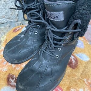 Men’s Ugg all terrain vibram boots. Used.